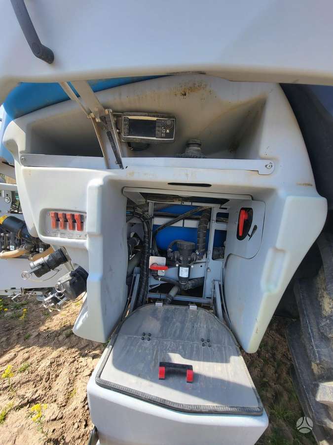 Lemken Vega 12, sprayers