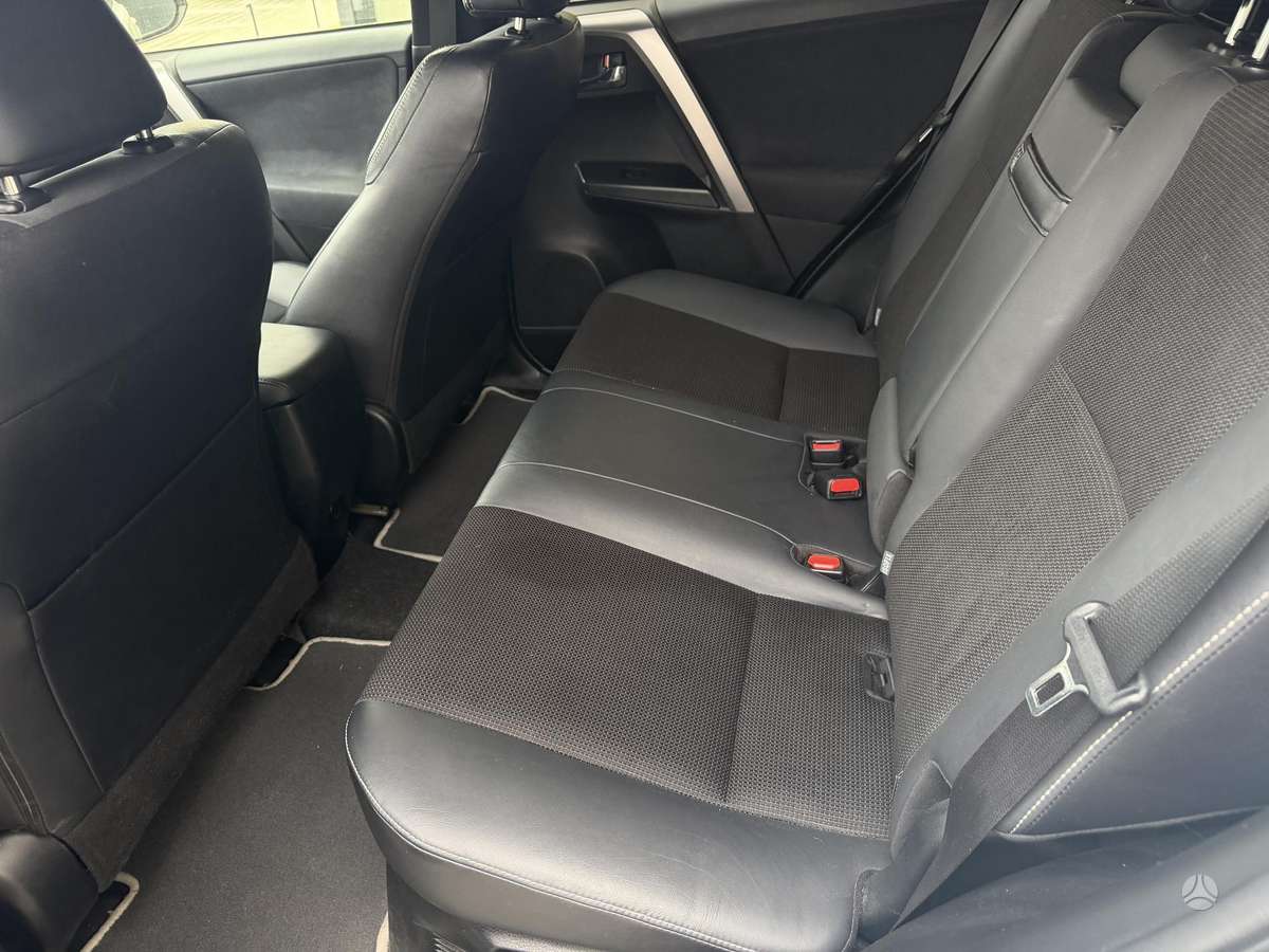 Toyota RAV4 - 10