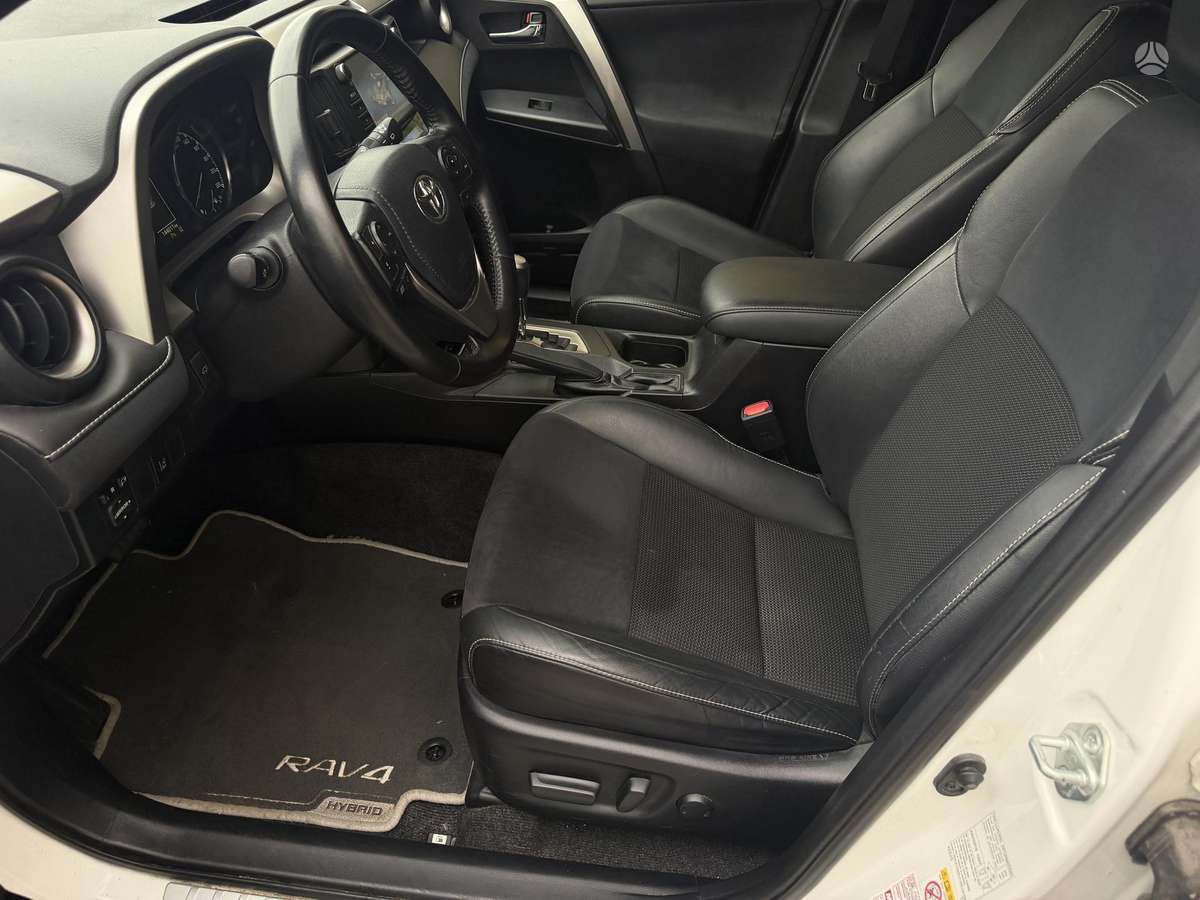 Toyota RAV4 - 8