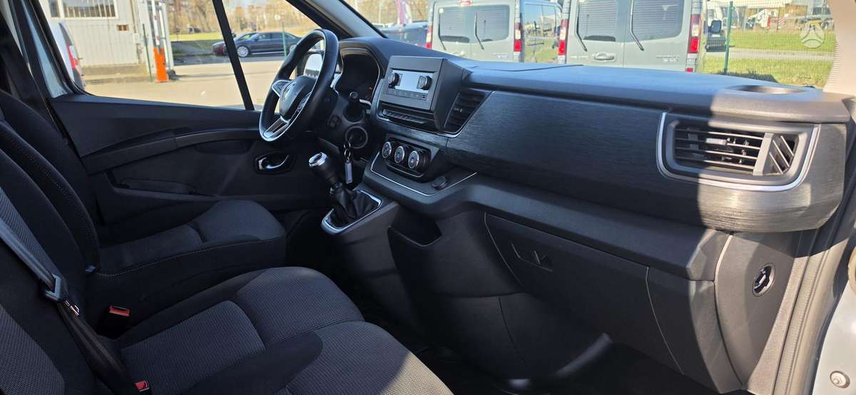 Renault Trafic - 11