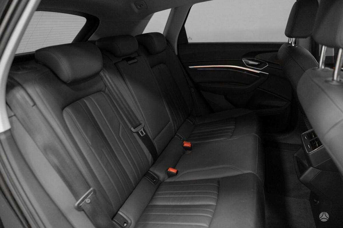 Audi e-tron, Внедорожник / Кроссовер
