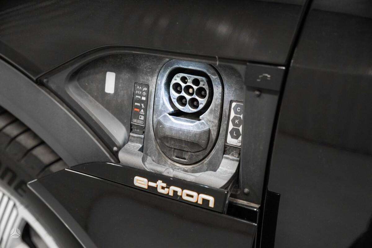 Audi e-tron, Внедорожник / Кроссовер