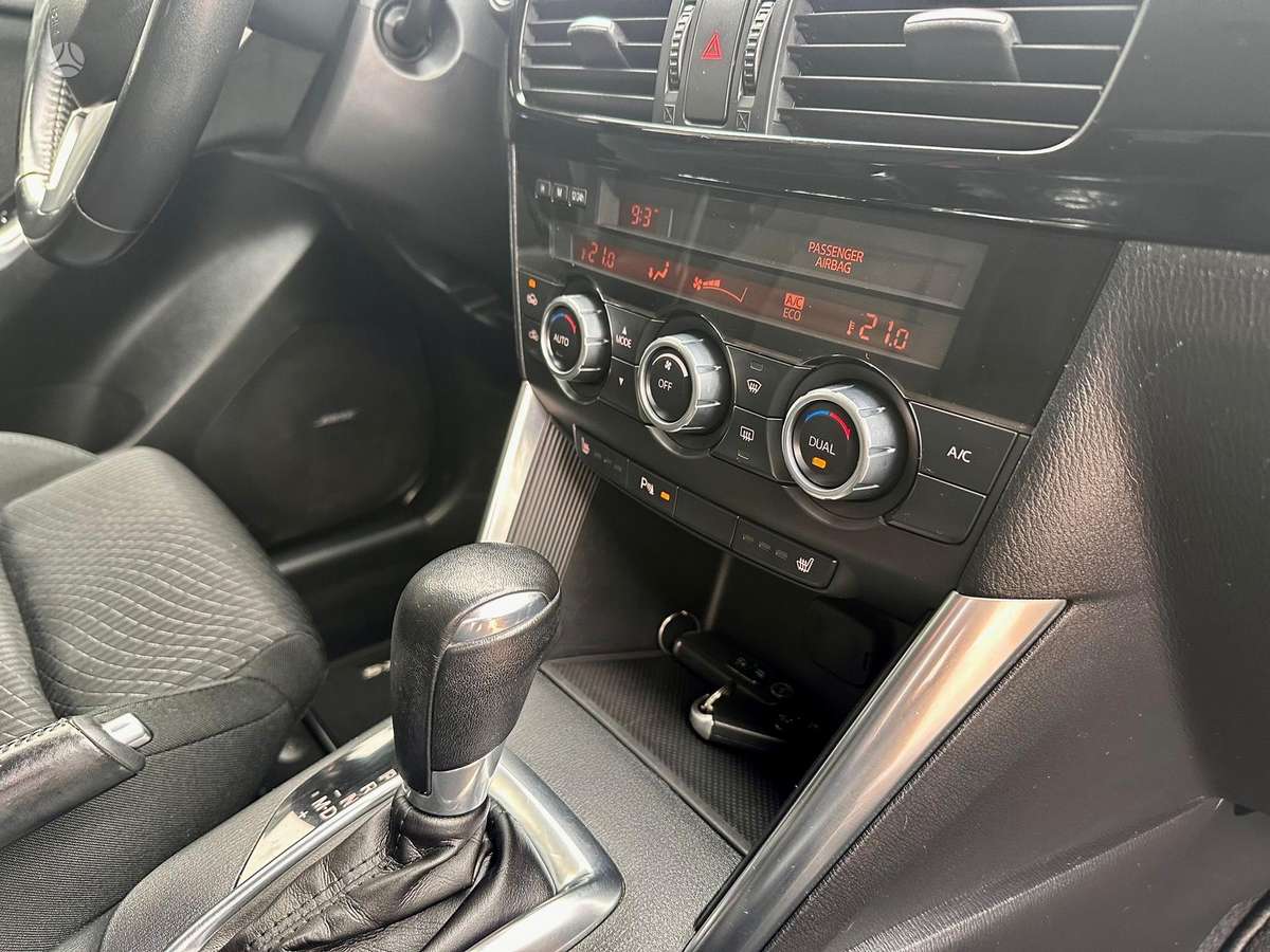 Mazda CX-5, 2.2 l., off-road / crossover