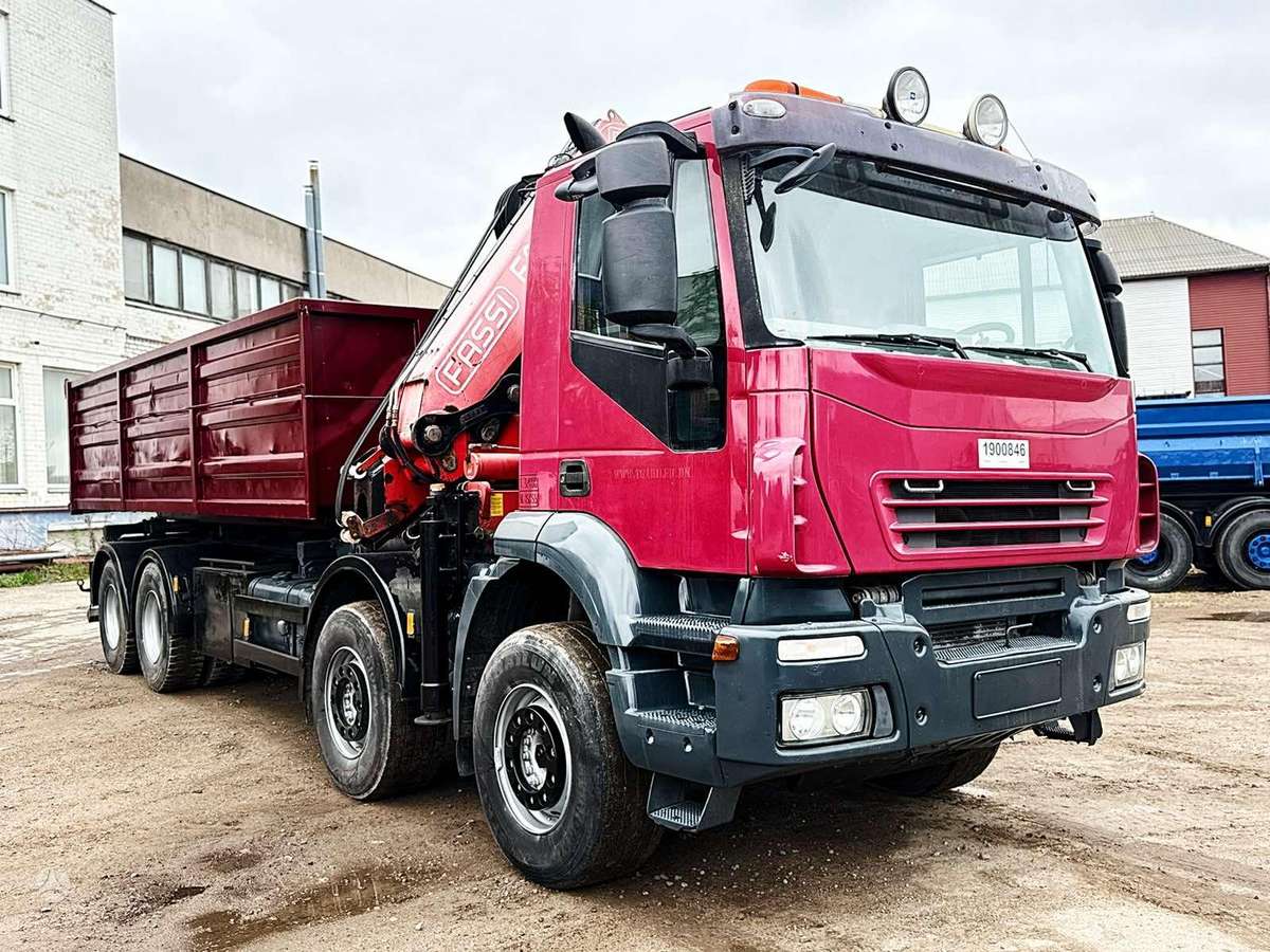 Iveco Trekker, dumpers with crane