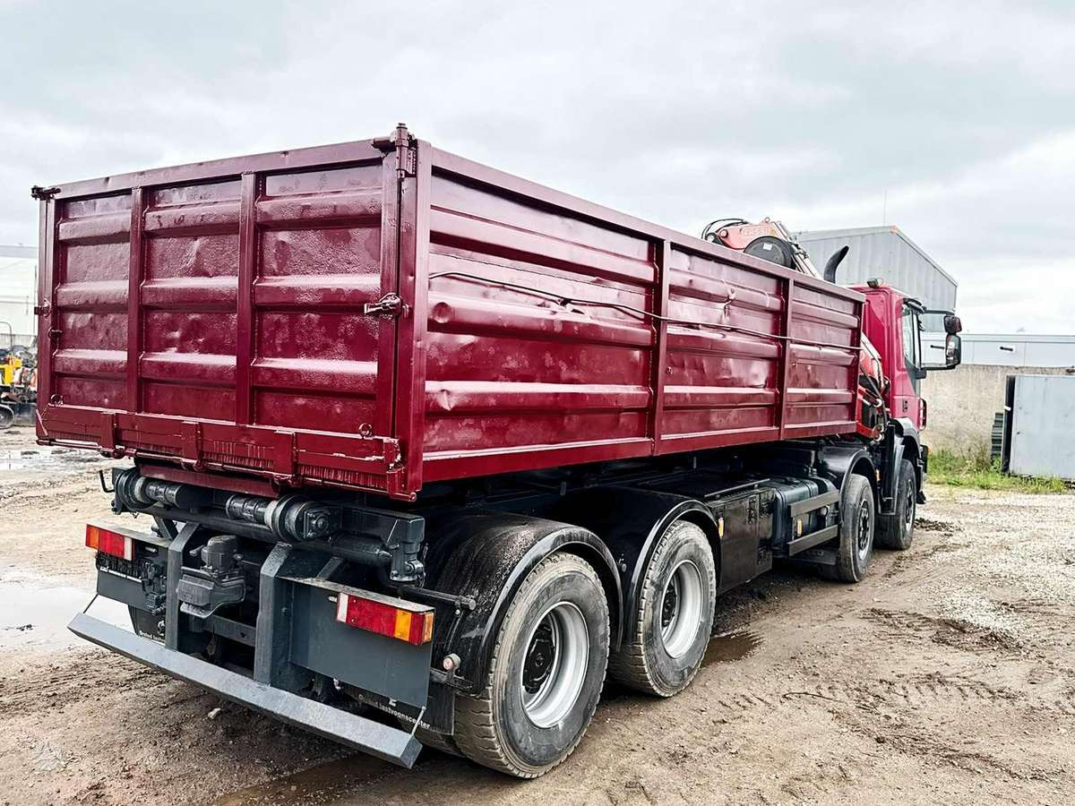 Iveco Trekker, dumpers with crane
