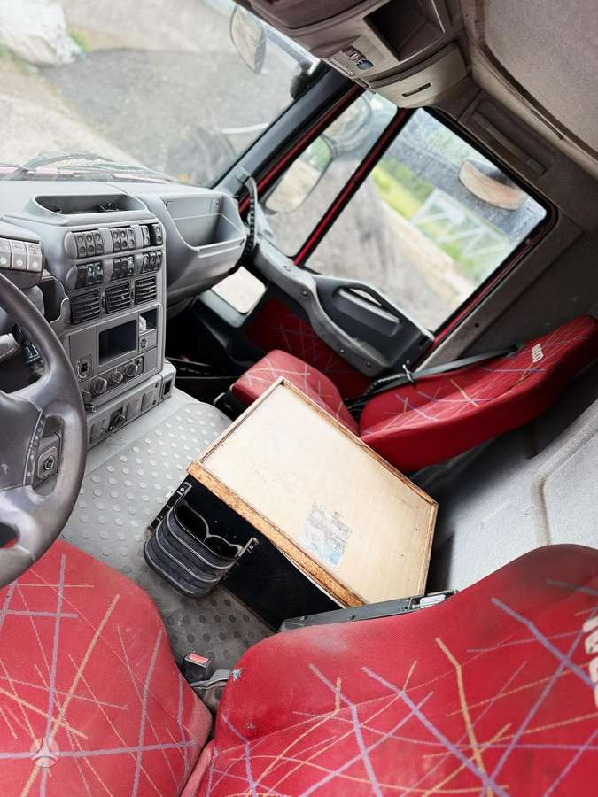 Iveco Trekker, dumpers with crane