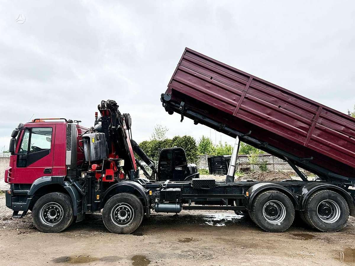 Iveco Trekker, самосвалы с краном