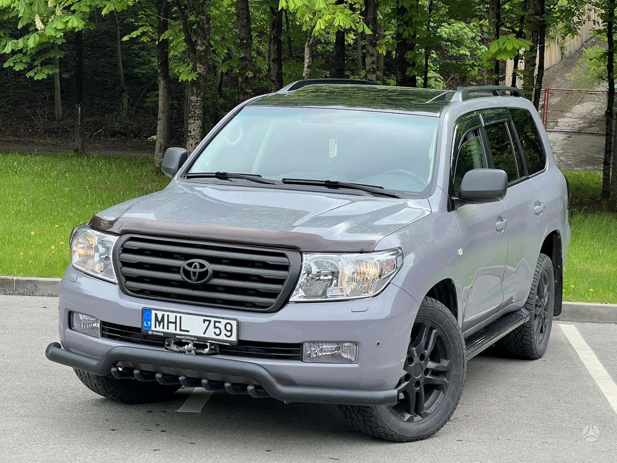 Toyota Land Cruiser - 1