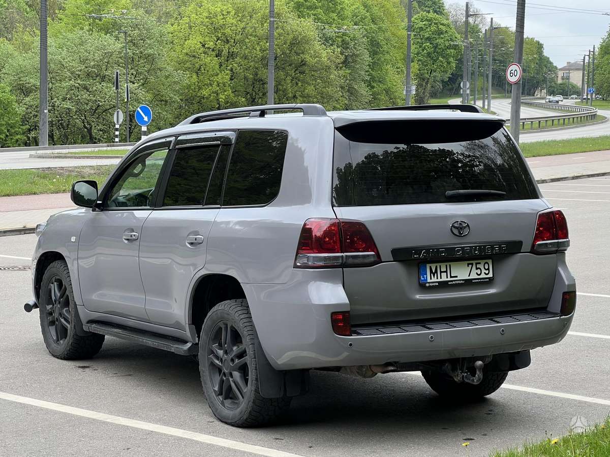 Toyota Land Cruiser - 4