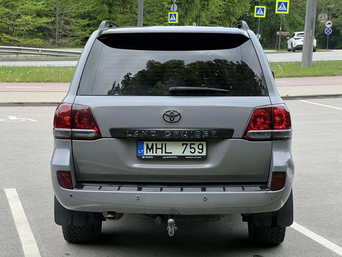 Toyota Land Cruiser - 5