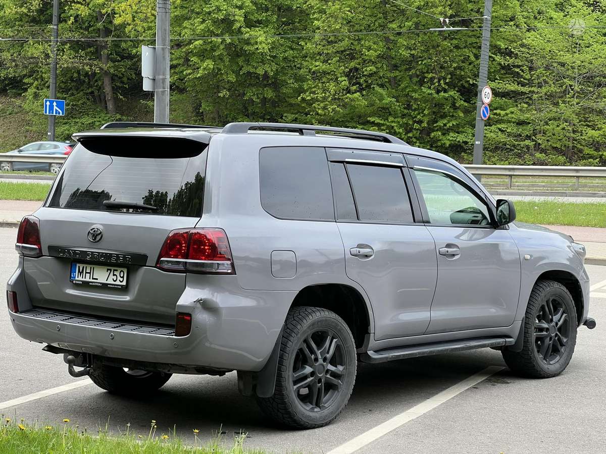 Toyota Land Cruiser - 6