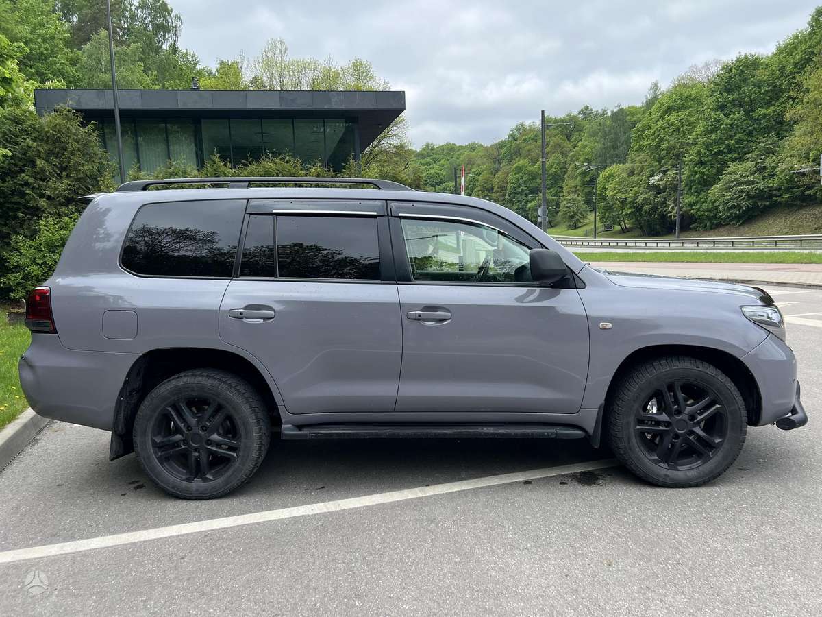 Toyota Land Cruiser - 7