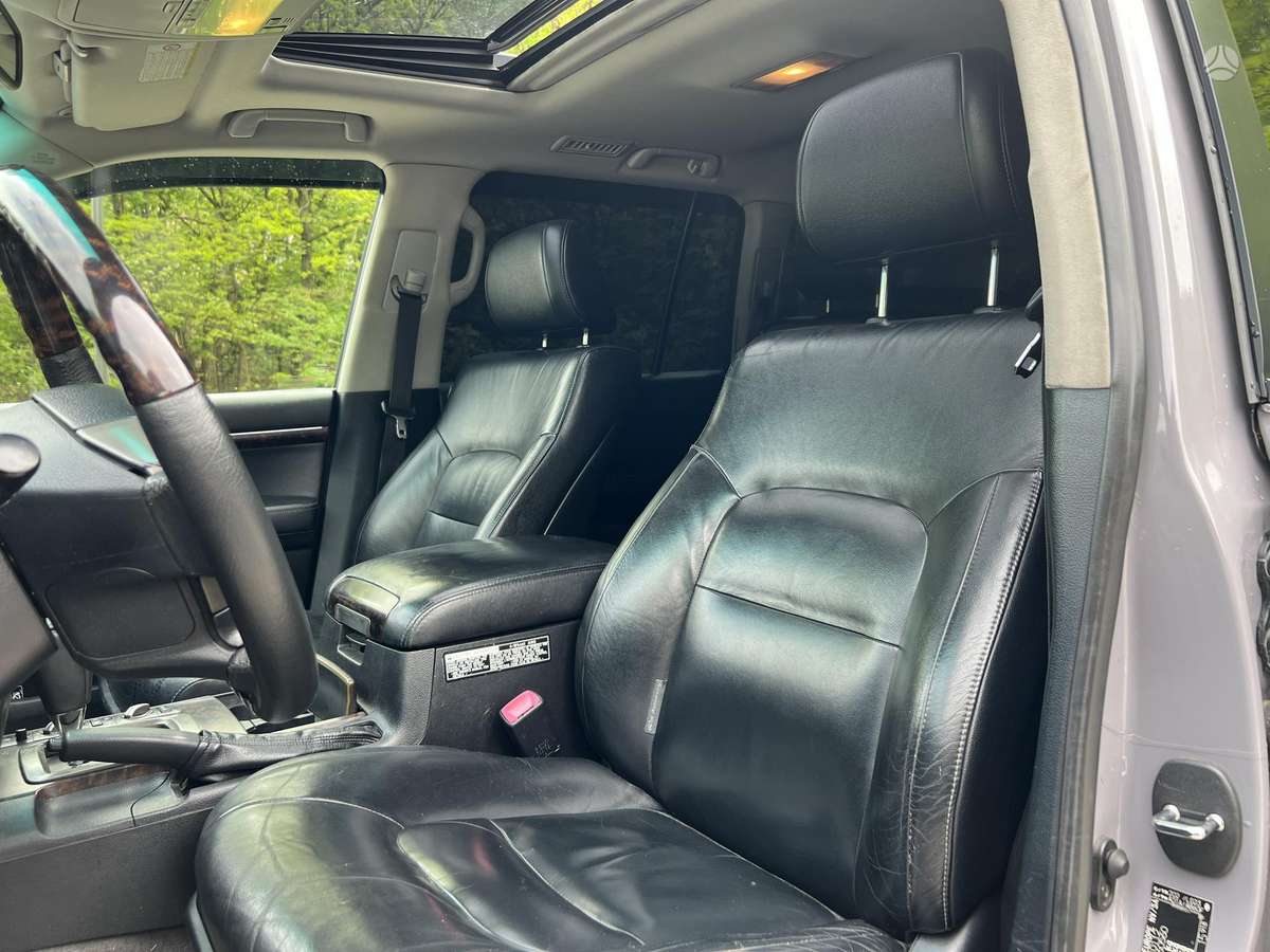 Toyota Land Cruiser - 12