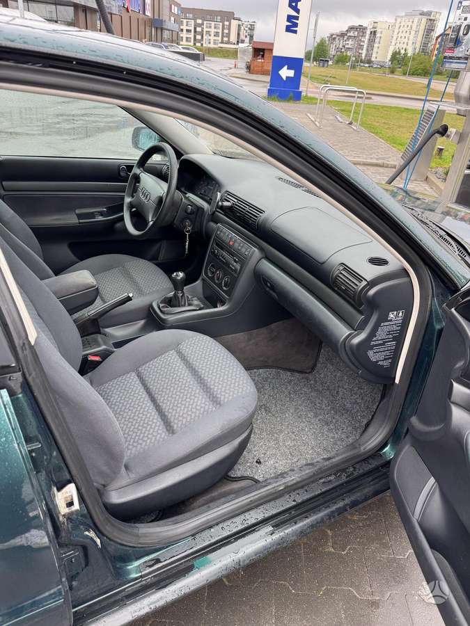 Audi A4, 1.6 l., Седан