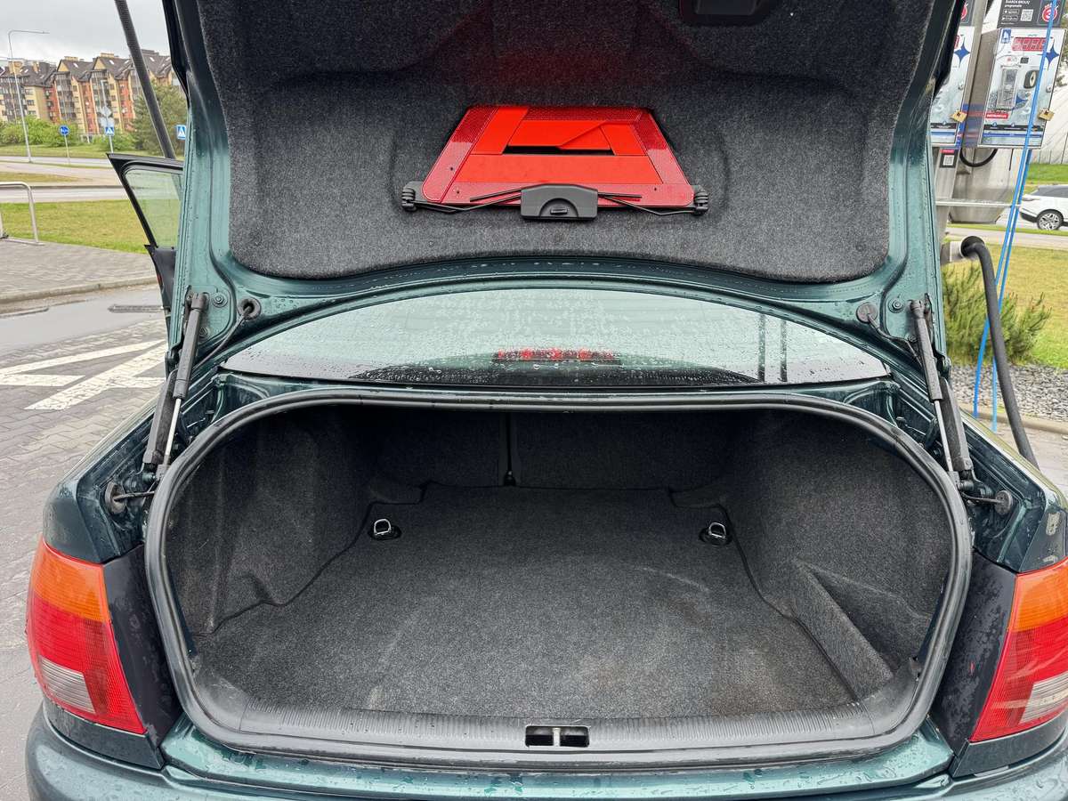 Audi A4, 1.6 l., Седан