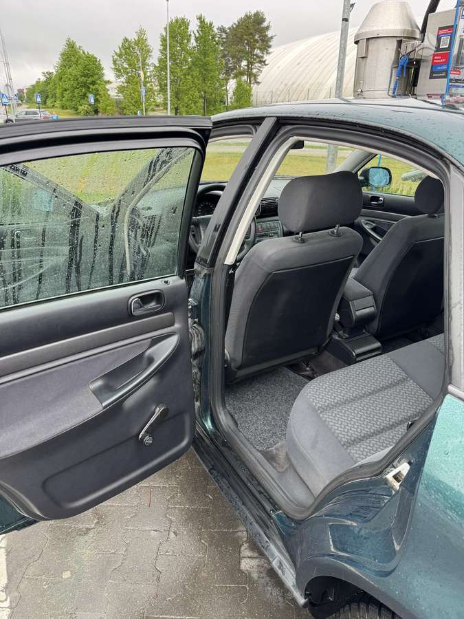 Audi A4, 1.6 l., Седан