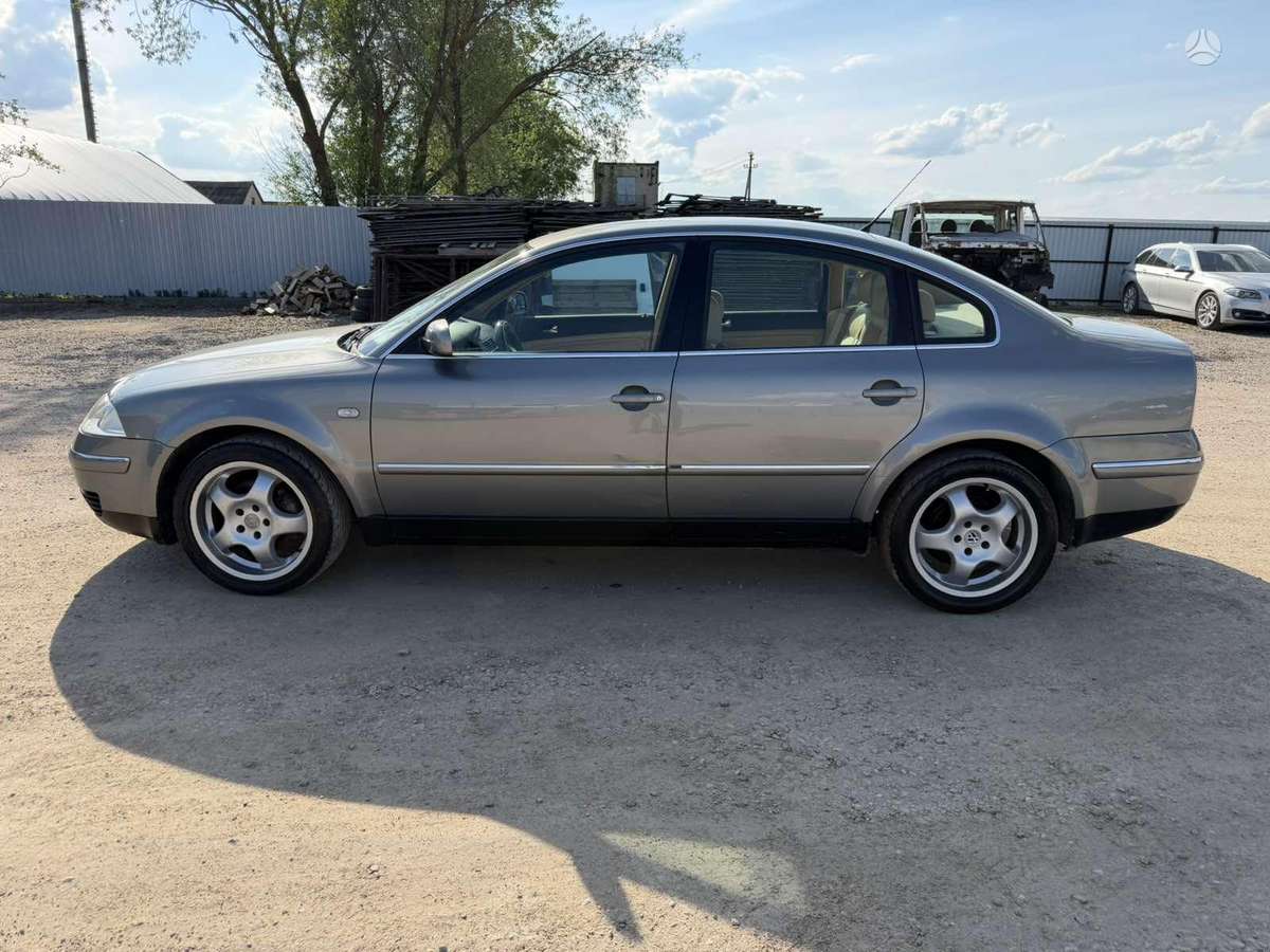 Volkswagen Passat - 2