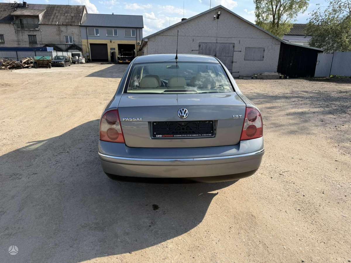 Volkswagen Passat - 4