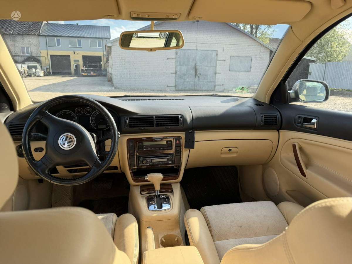 Volkswagen Passat - 11