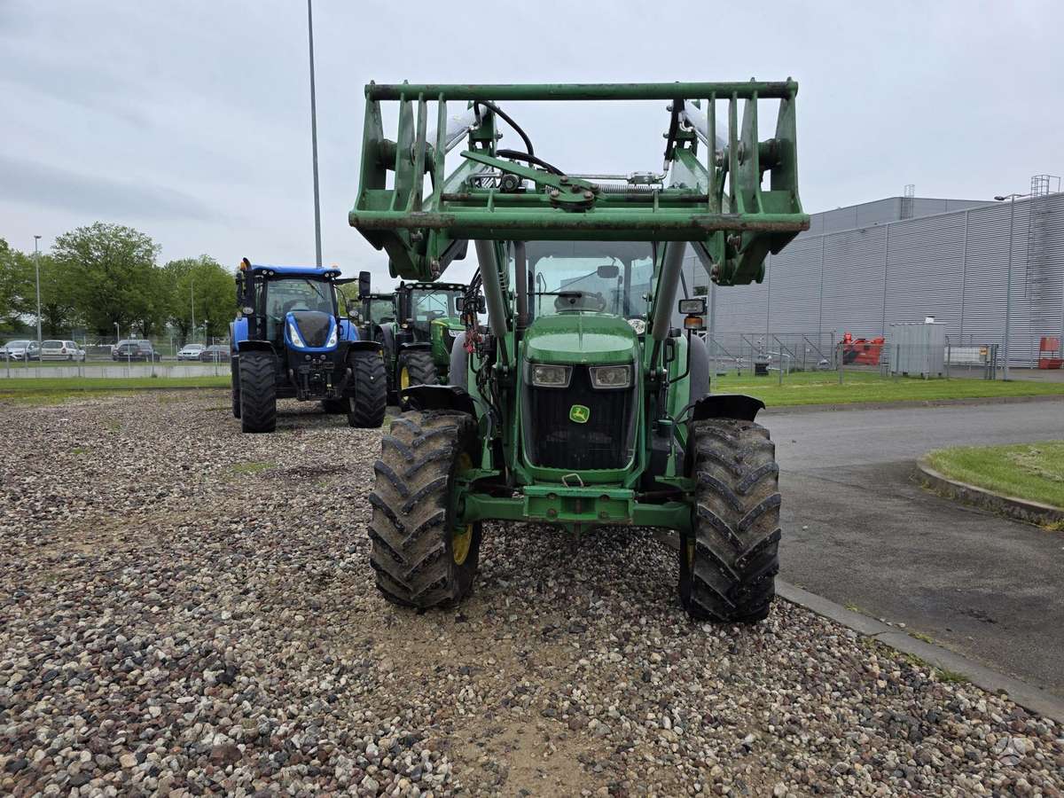 John Deere 5115M, tractors