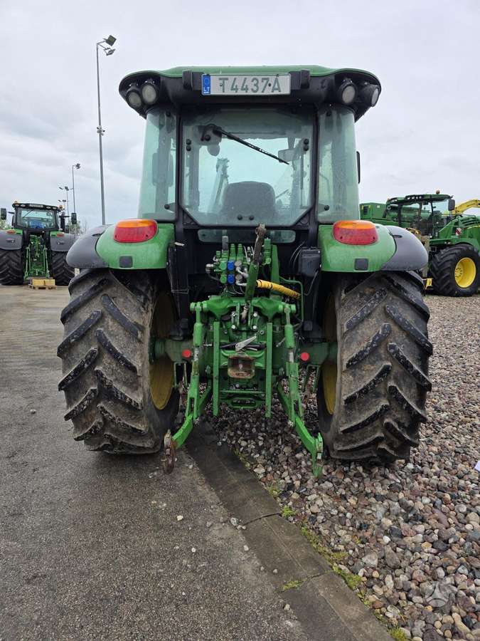 John Deere 5115M, тракторы