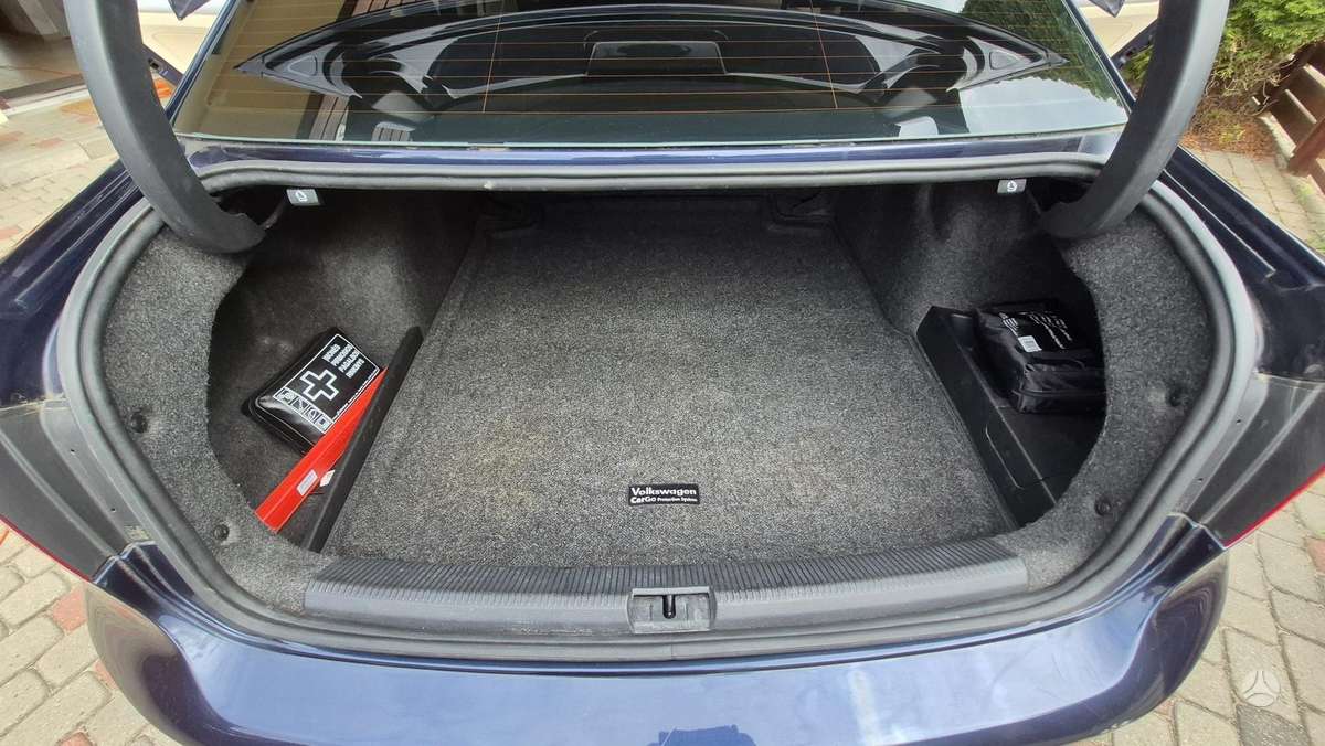 Volkswagen Passat - 11