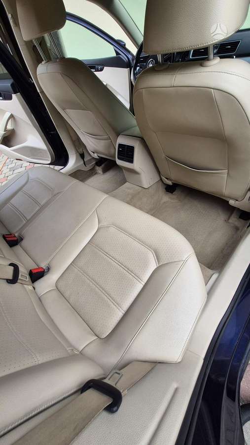Volkswagen Passat - 12