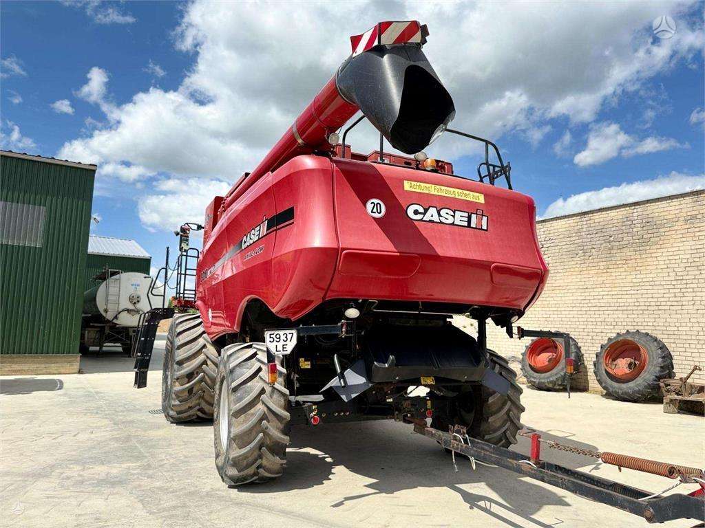 Case-IH 8010, комбайны