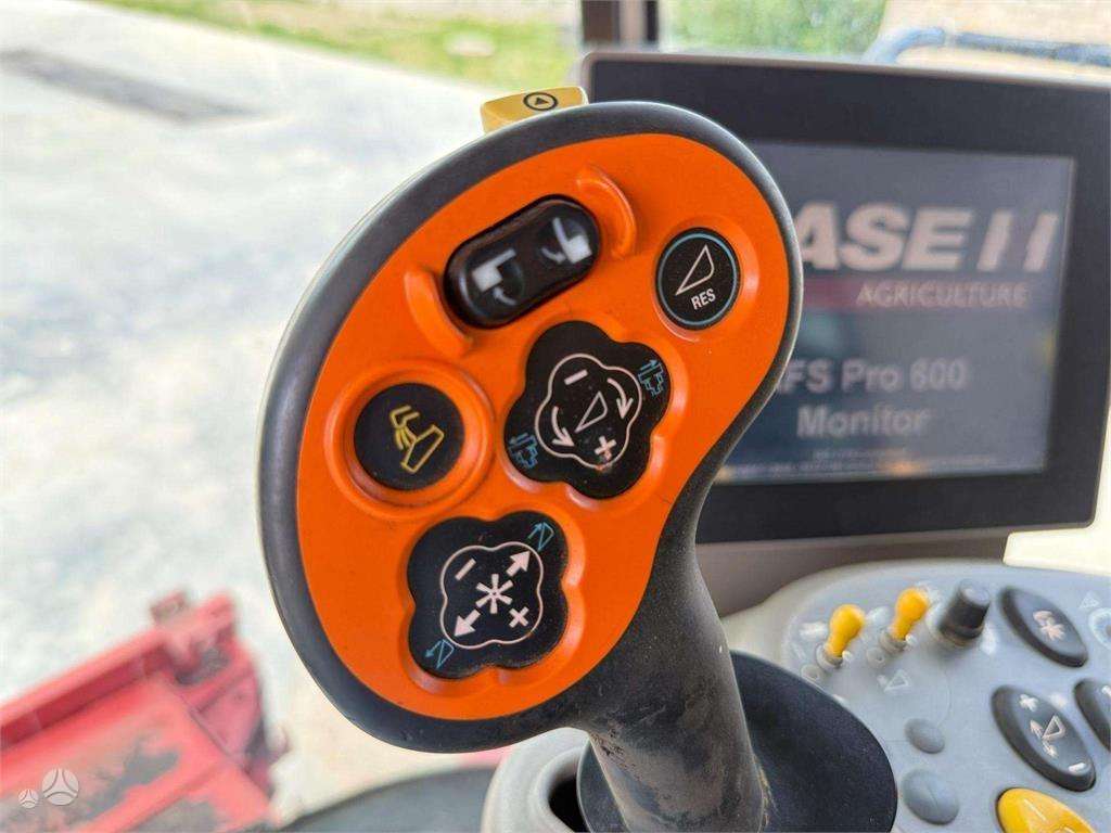 Case-IH 8010, комбайны