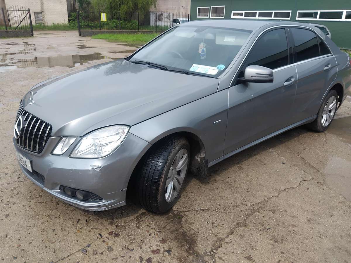 Mercedes-Benz E200, 2.2 l., Седан
