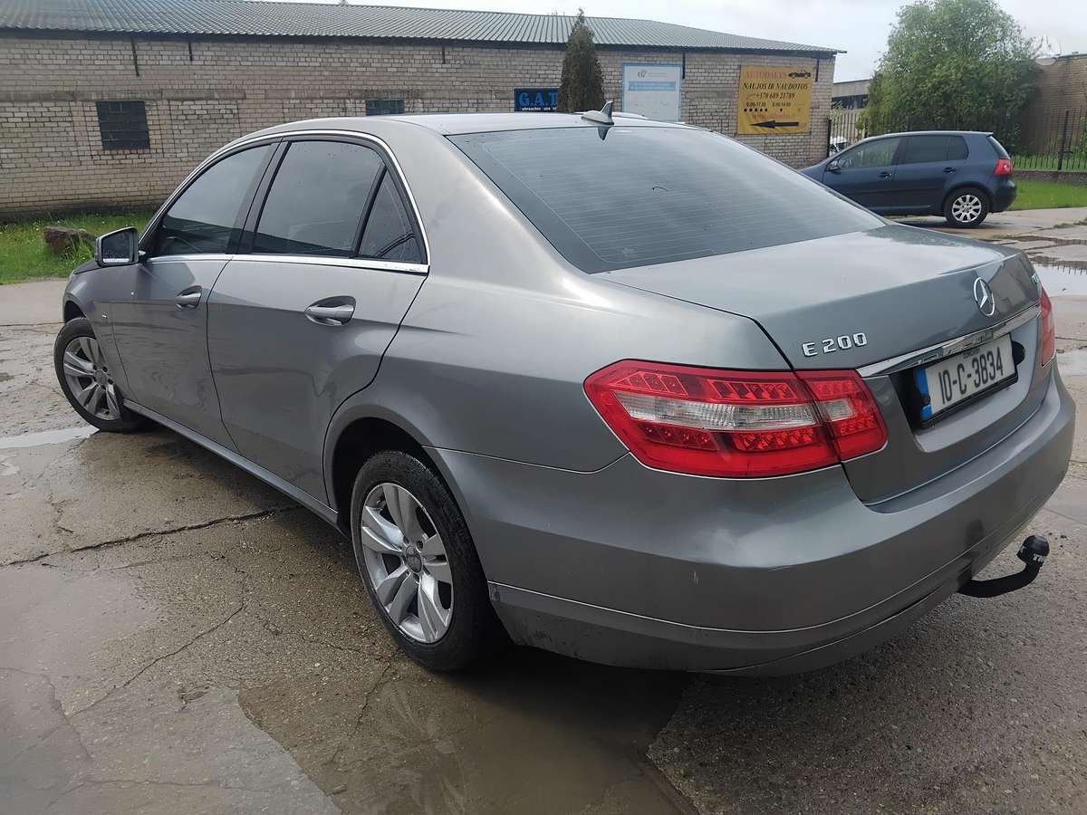 Mercedes-Benz E200, 2.2 l., Седан