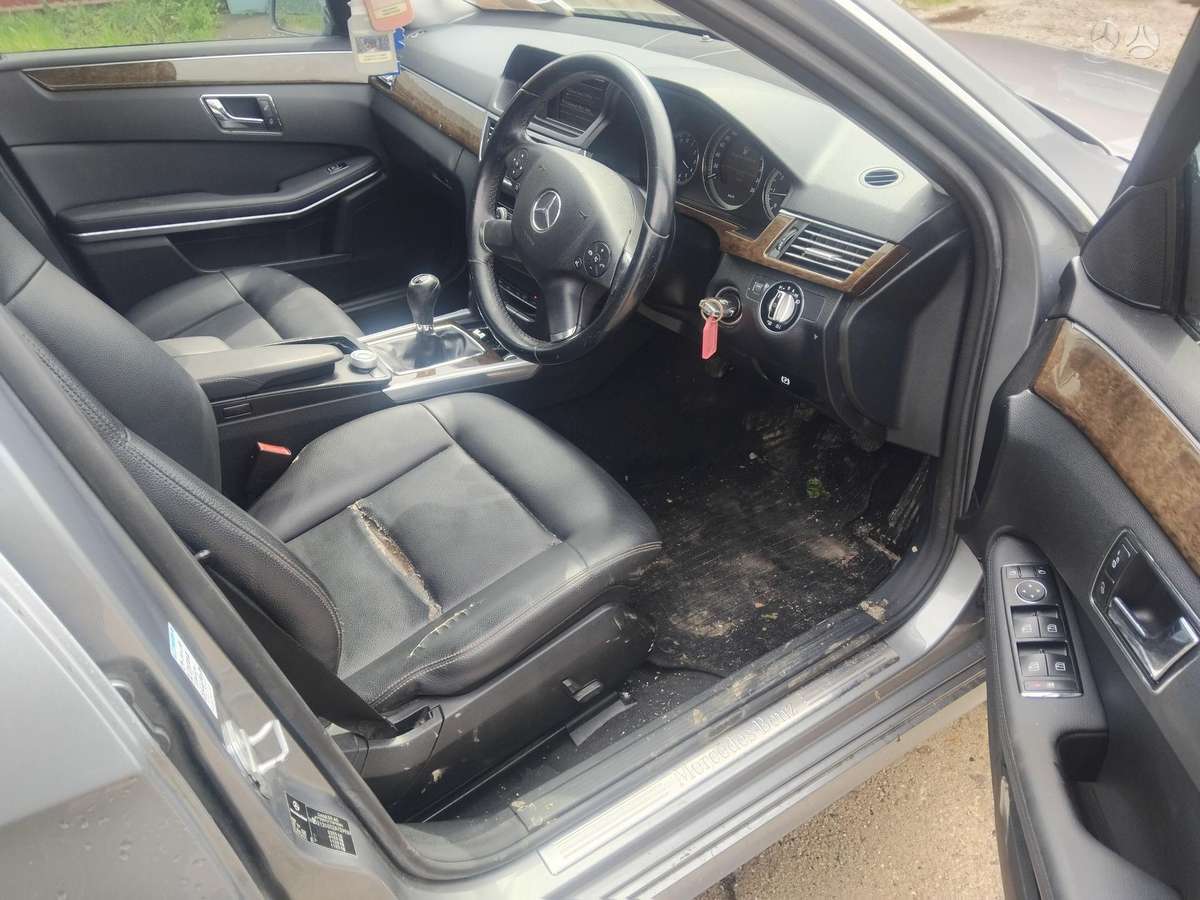 Mercedes-Benz E200, 2.2 l., Седан