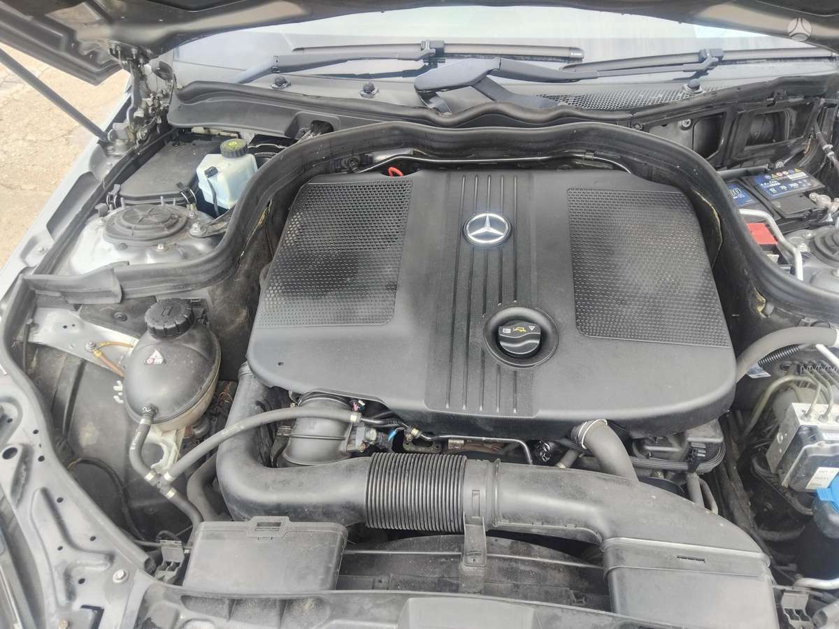 Mercedes-Benz E200, 2.2 l., Седан