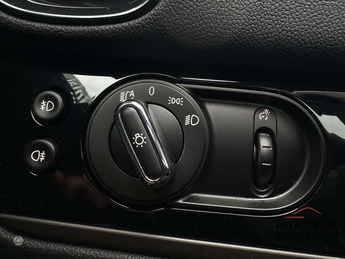 Mini Cooper, 1.5 l., hatchback