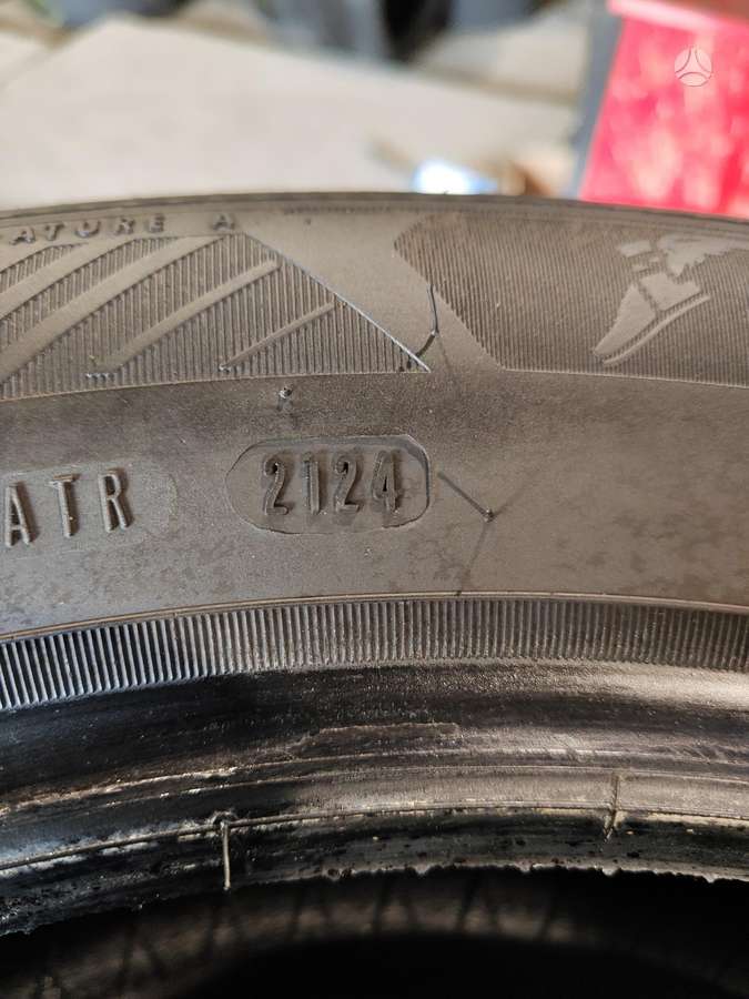 Michelin, vasarinės 215/55 R18