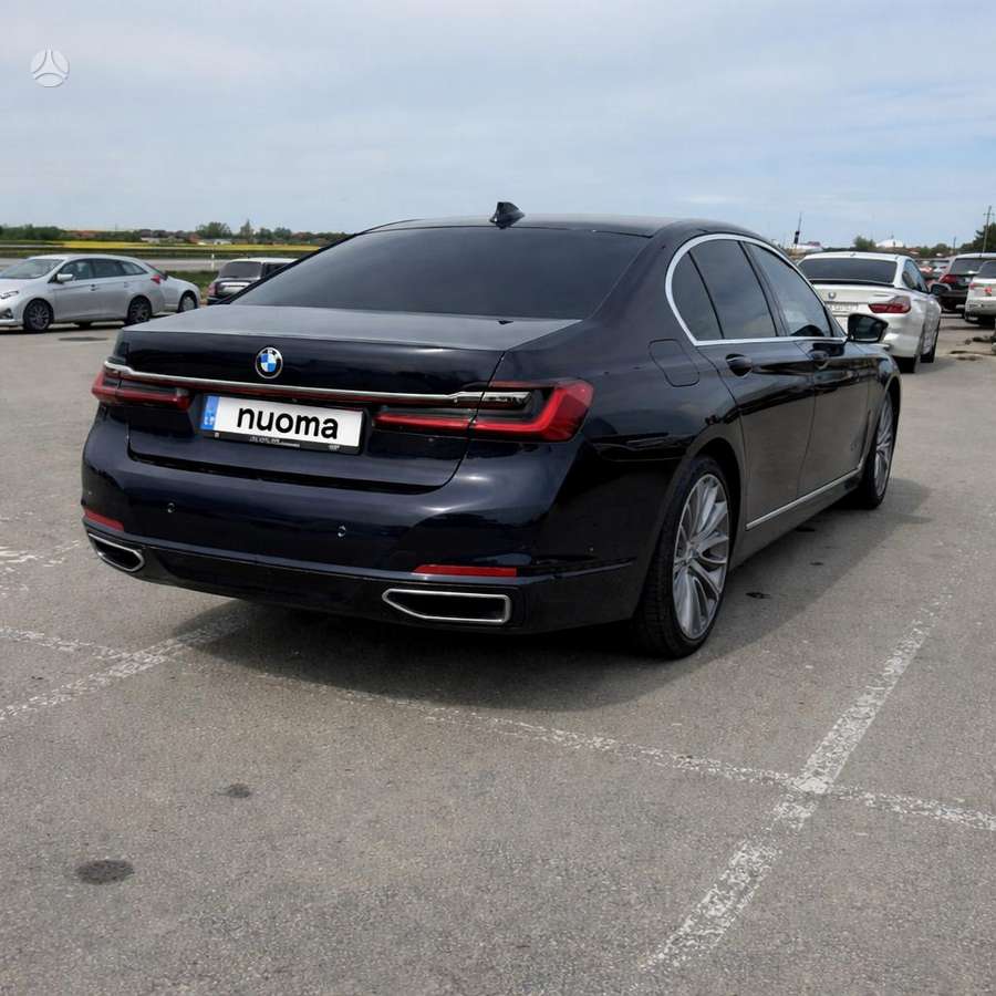 BMW 740, saloon / sedan