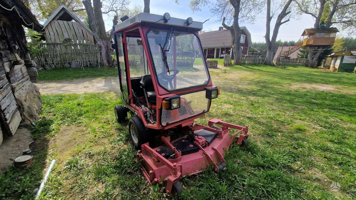 Kubota F2000, газонокосилки, триммеры