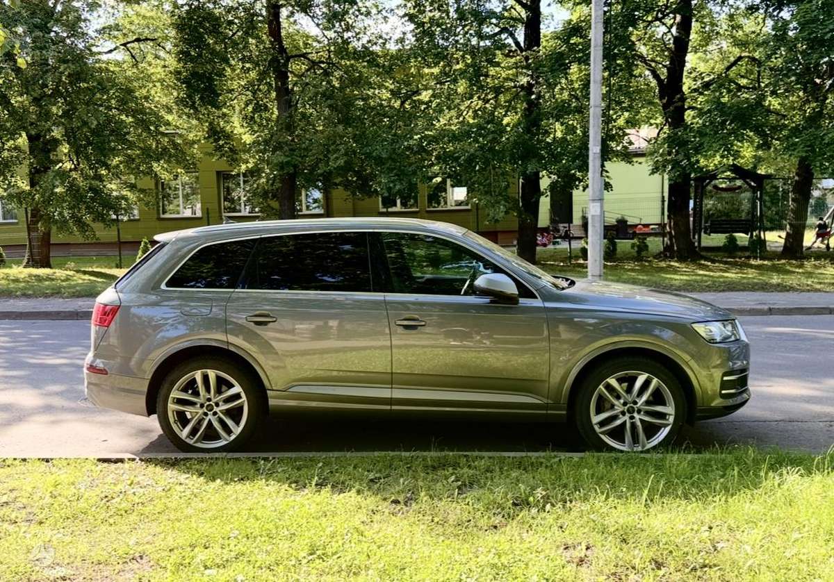 Audi Q7, 3.0 l., off-road / crossover
