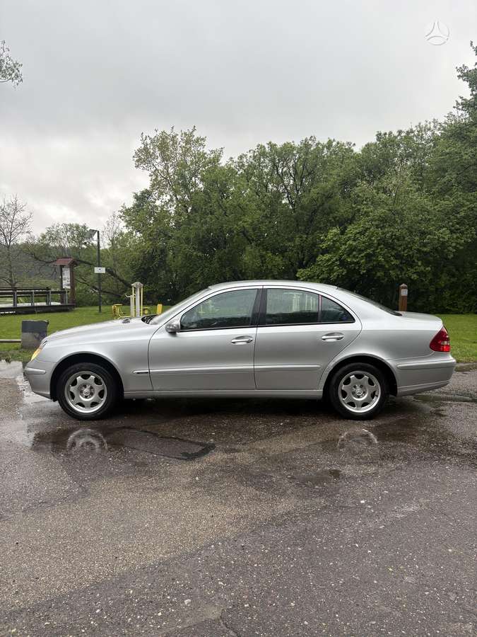 Mercedes-Benz E200, 2.2 l., Седан
