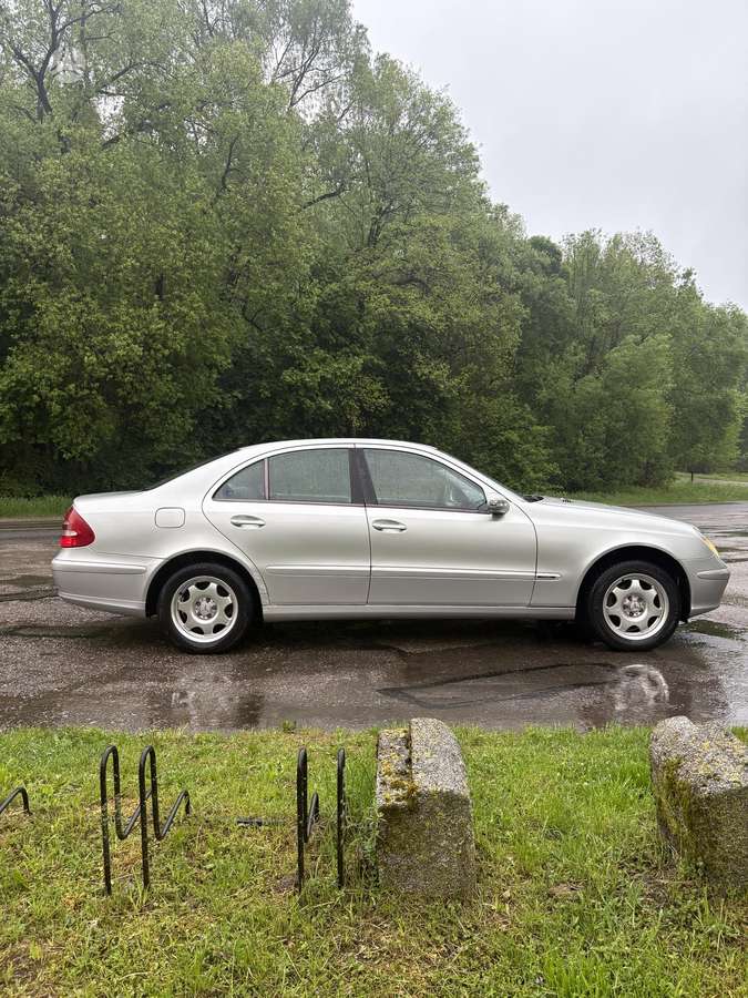 Mercedes-Benz E200, 2.2 l., Седан