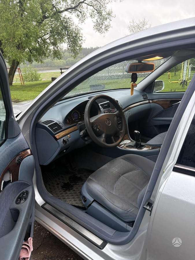 Mercedes-Benz E200, 2.2 l., Седан