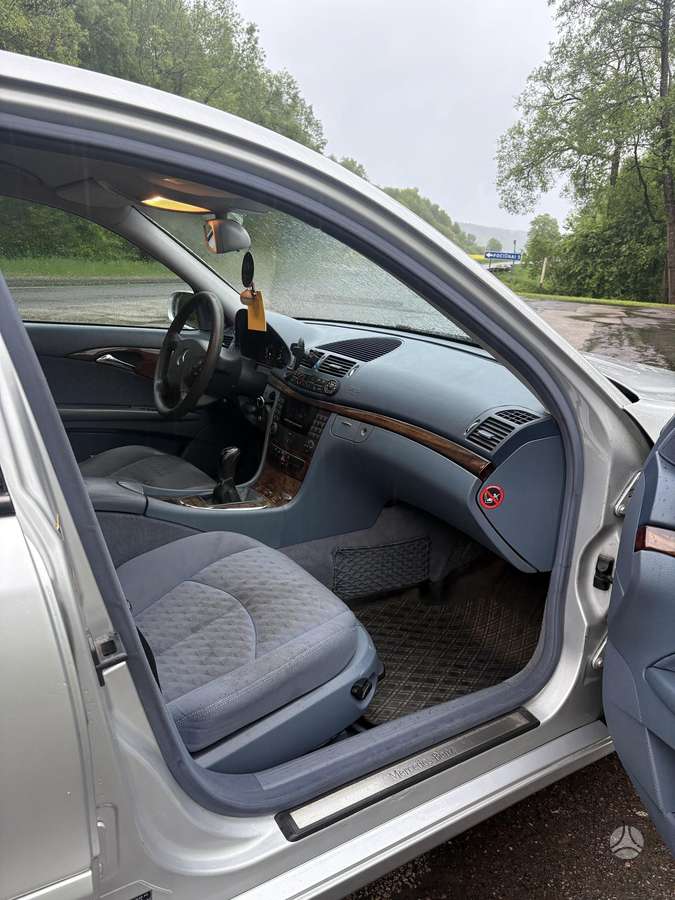 Mercedes-Benz E200, 2.2 l., Седан