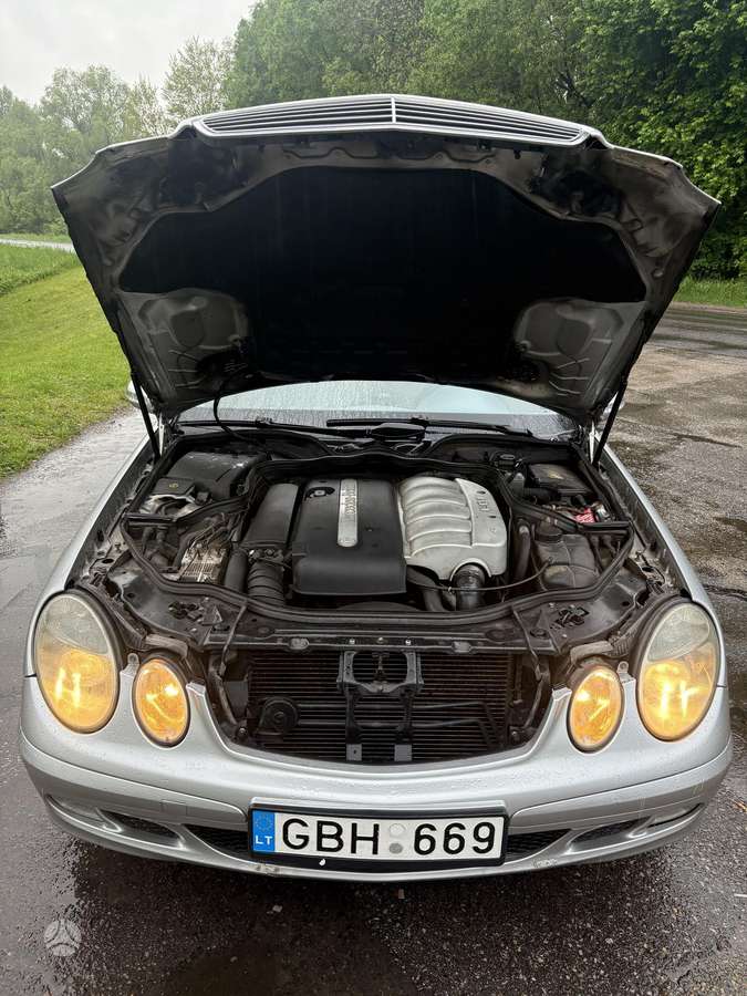 Mercedes-Benz E200, 2.2 l., Седан