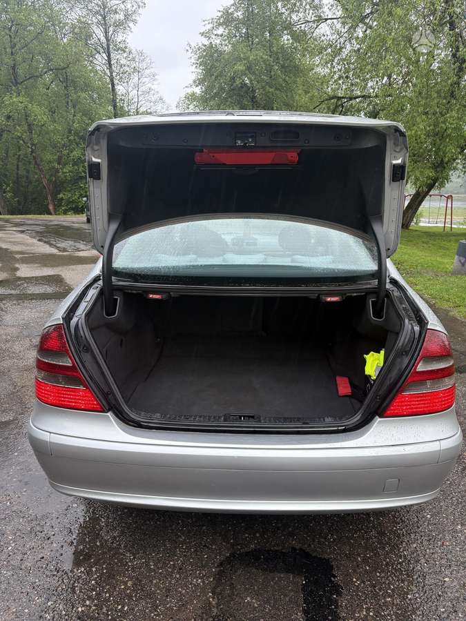 Mercedes-Benz E200, 2.2 l., Седан