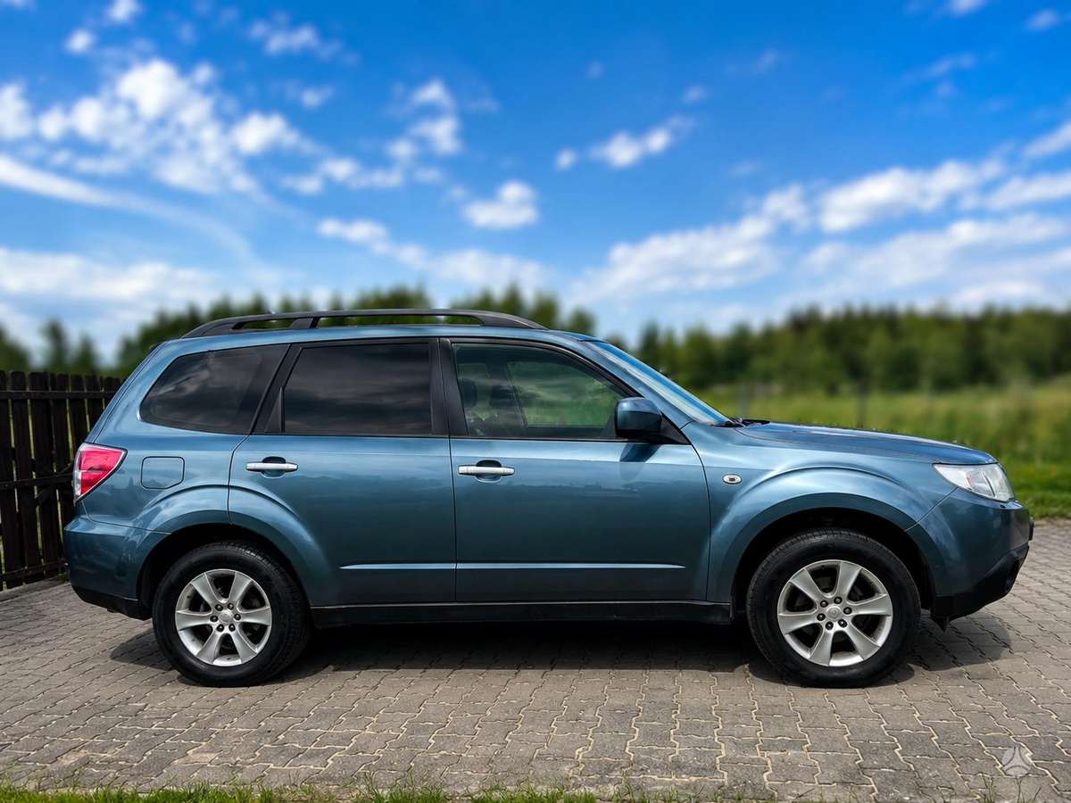 Subaru Forester, 2.0 l., off-road / crossover