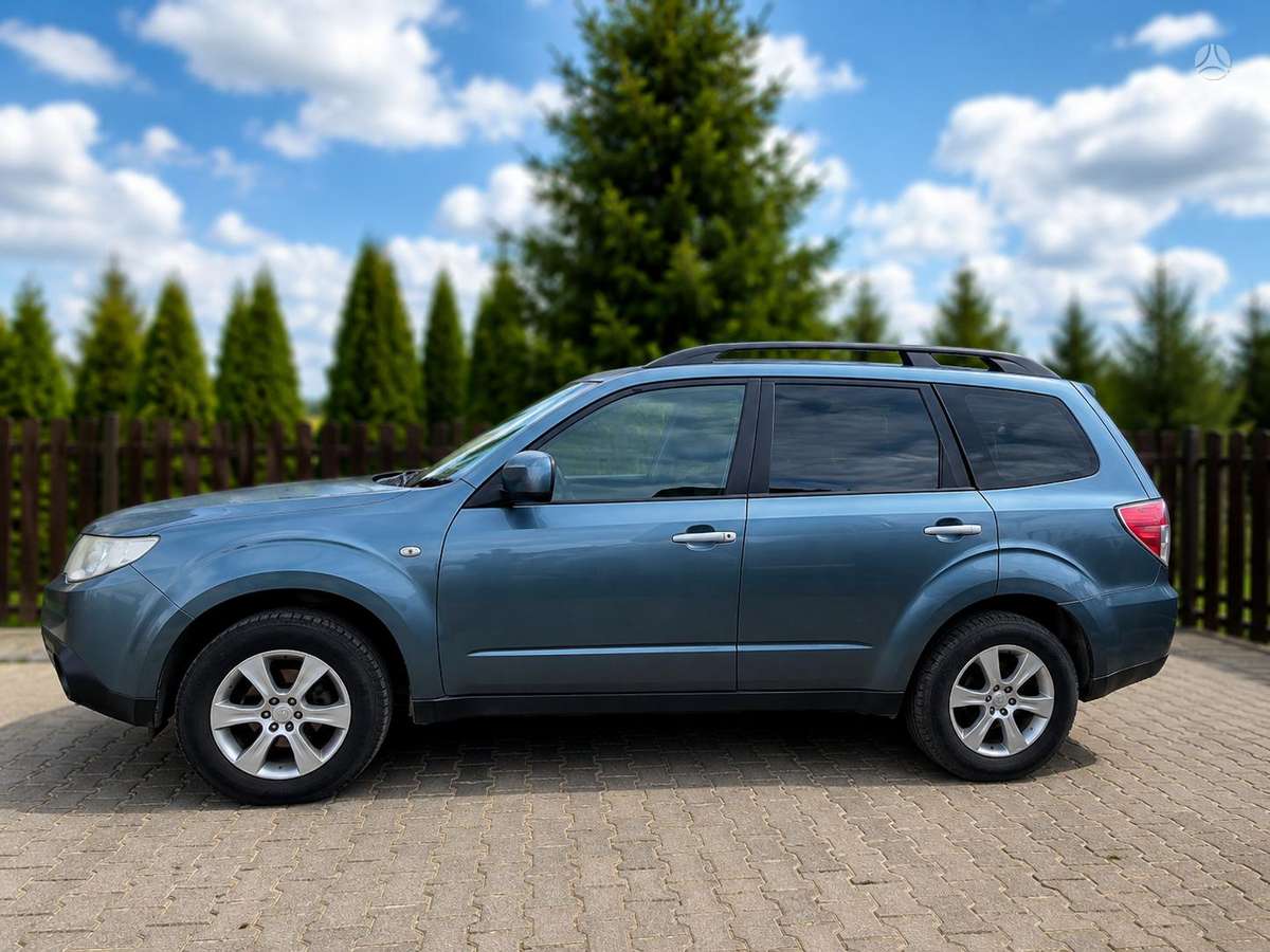 Subaru Forester, 2.0 l., off-road / crossover