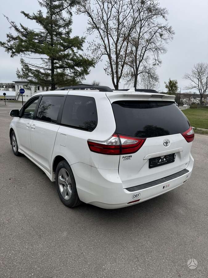 Toyota Sienna - 3