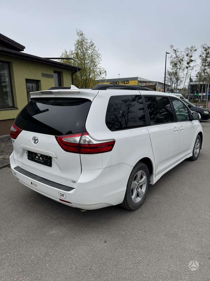 Toyota Sienna - 4