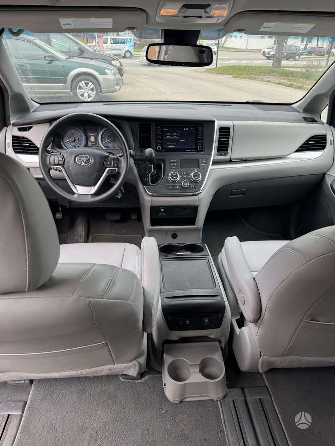 Toyota Sienna - 5