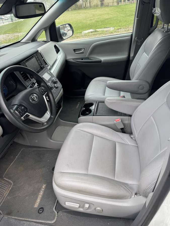 Toyota Sienna - 6
